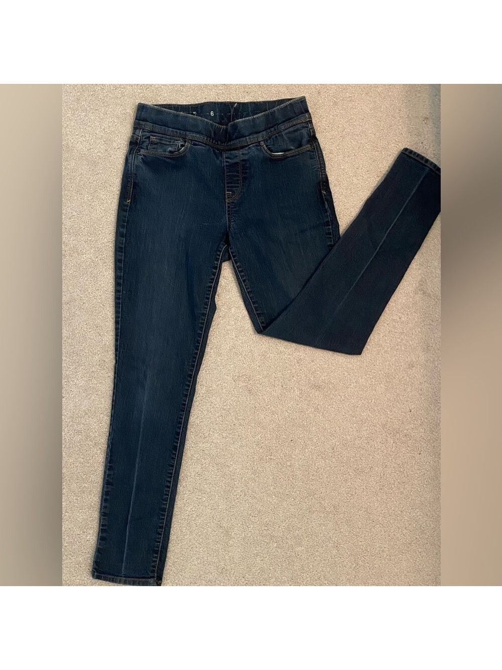 Levi’s jeans pull on with elastic band , blue mid rise size 6, good preowned con